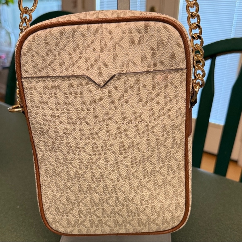 Michael Kors Jet set Med Travel Vanilla
Leather crossbody monogram - Picture 4 of 7